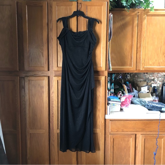 Alex Evenings Elegant Black Sleeveless Maxi Dress - Picture 3 of 16